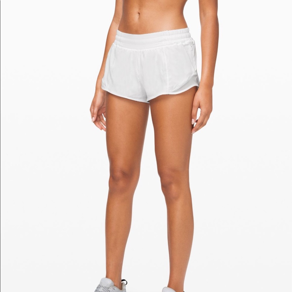 Lululemon hot hot shorts 2.5” / size 6